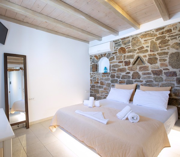 SUPERIOR STUDIO WITH POOL VIEW