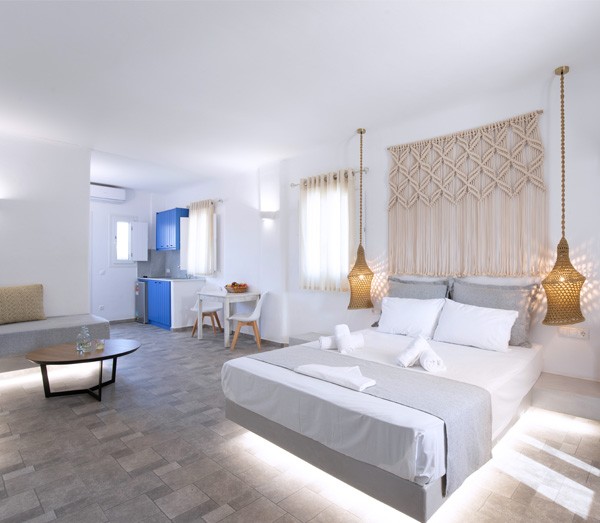 SUITE WITH POOL VIEW